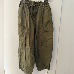GAP Organic Cotton Cargo Parachute Pants fit like M